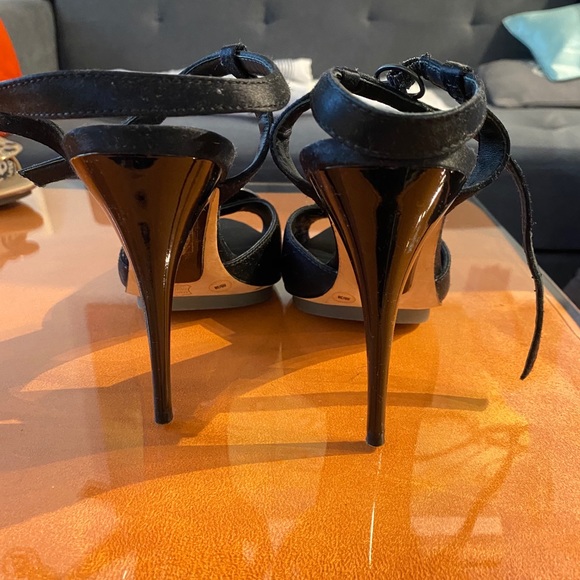 BCBG MaxAzria Pump - Picture 3 of 5